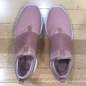 Puma soft foam comfort sneaker slip on